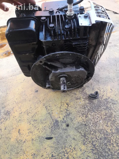 Briggs / Stratton Sprint 40 Motor za Kosilicu / 10A902 / ISPRAVAN 4