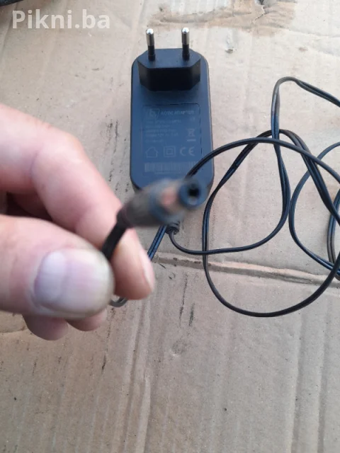 PRODAJEM: Snažni AC/DC Adapter 12V 2.5A (30W) - Stabilno Napajanj 5