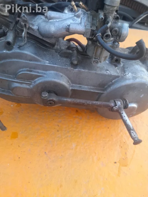 Masina skuter honda AF22 49CM motor dijelovi 8