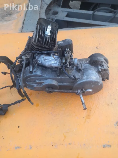 Masina skuter honda AF22 49CM motor dijelovi 3