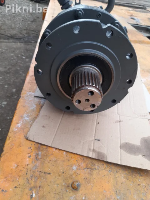 Hidromotor sa reduktorom BREVINI hidro motori bager buldozer skip 14