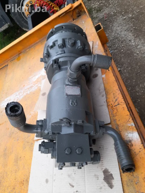 Hidromotor sa reduktorom BREVINI hidro motori bager buldozer skip 11