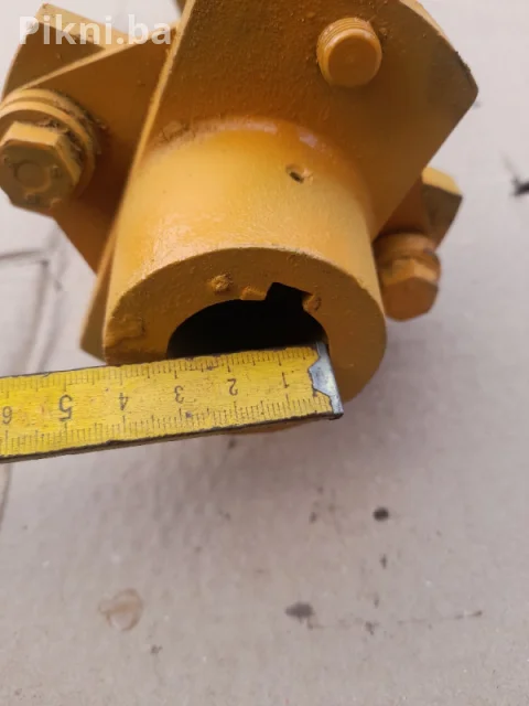 Spojnica hidraulicne pumpe motora bager traktor Jcb Mf kombinirka 8
