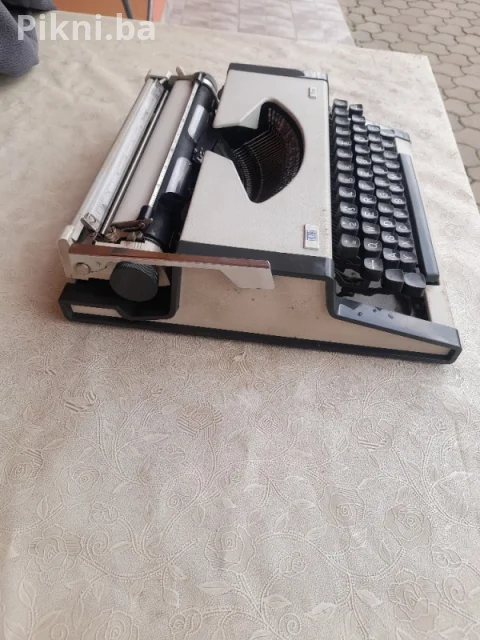 RASPRODAJA! VINTAGE PISAĆA MAŠINA IBM/UNIS (Bugojno) 11