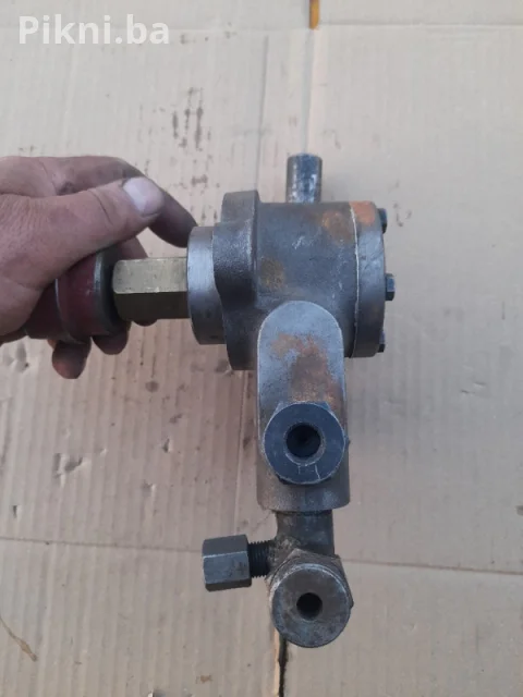 Hidraulicna pumpa traktor bager skip utovarivac kombinirka pumpe 8