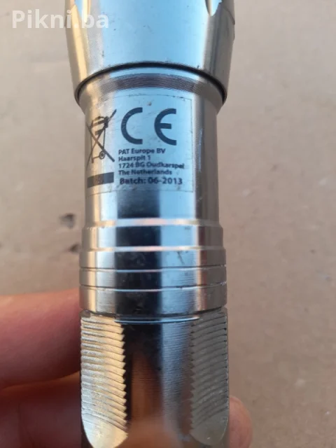 NEKORIŠTENA ALUMINIJUMSKA LED LAMPA (12 LED DIODA) 6