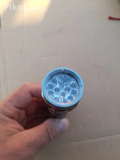 NEKORIŠTENA ALUMINIJUMSKA LED LAMPA (12 LED DIODA) 5