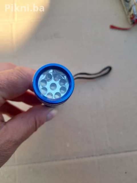 KOMPAKTNA PLAVA ALUMINIJUMSKA LED LAMPA (9 LED DIODA) 5