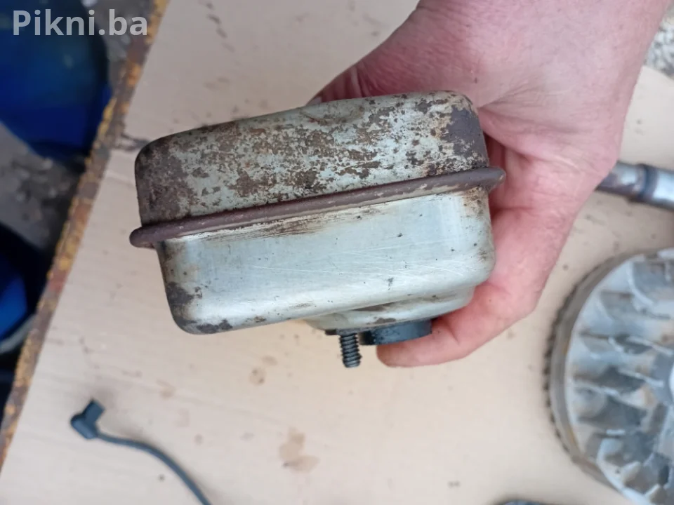 Auspuh kosacice Briggs stratton Tecumsen dijelovi kosilice