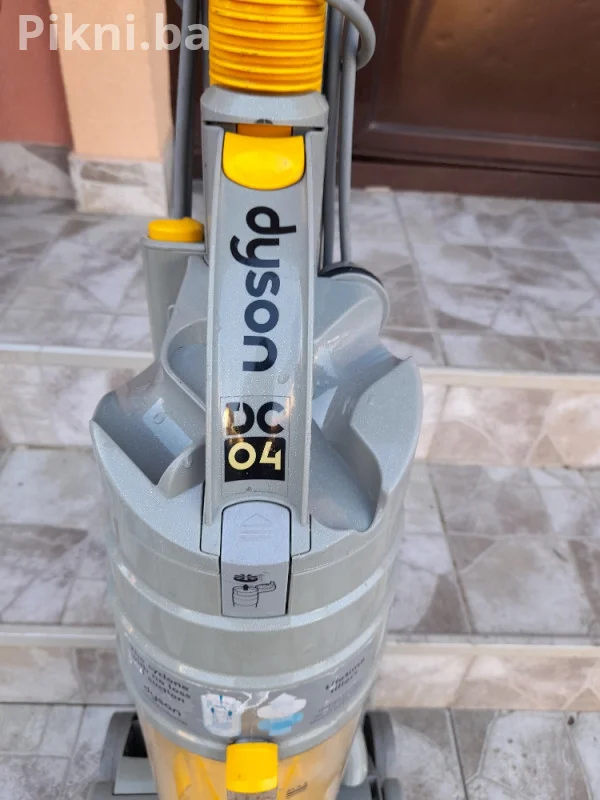 Stapni usisivac DYSON DC04 kicni usisivaci citaj pod detaljno