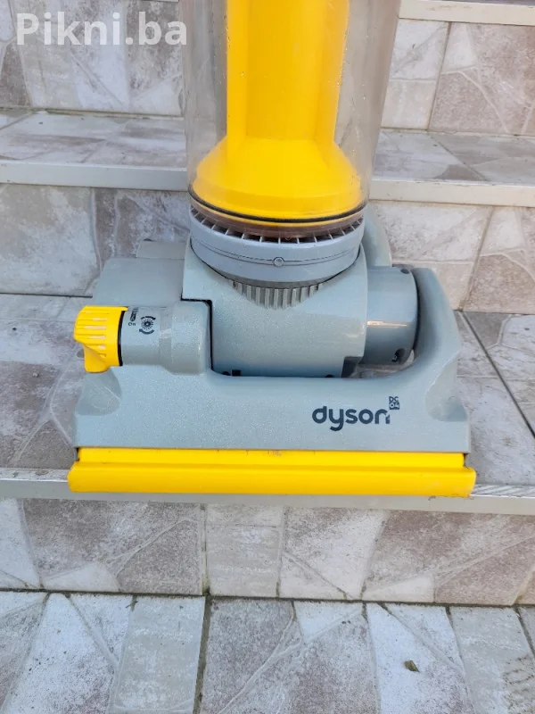 Stapni usisivac DYSON DC04 kicni usisivaci citaj pod detaljno