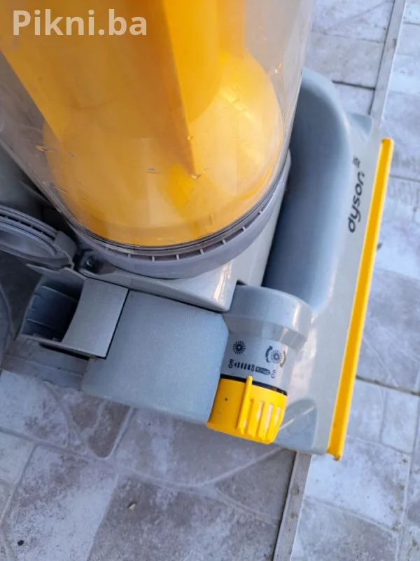 Stapni usisivac DYSON DC04 kicni usisivaci citaj pod detaljno