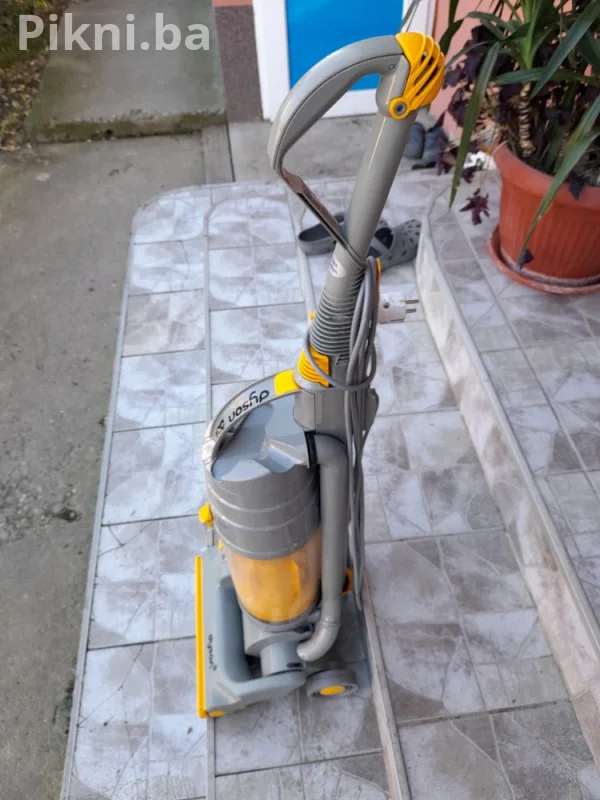 Stapni usisivac DYSON DC04 kicni usisivaci citaj pod detaljno