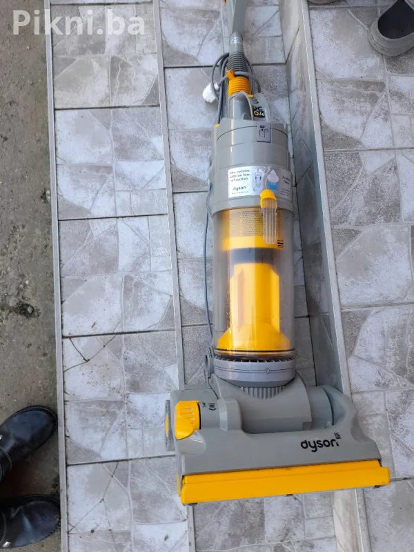 Stapni usisivac DYSON DC04 kicni usisivaci citaj pod detaljno