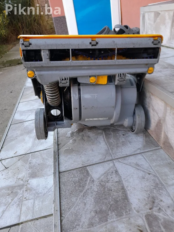 Stapni usisivac DYSON DC04 kicni usisivaci citaj pod detaljno