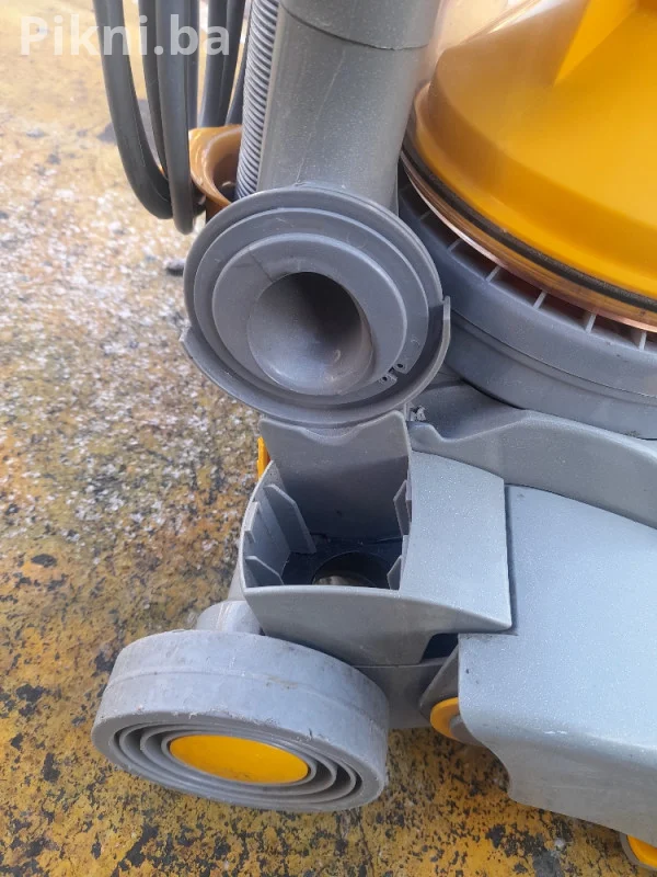 Stapni usisivac DYSON DC04 kicni usisivaci citaj pod detaljno
