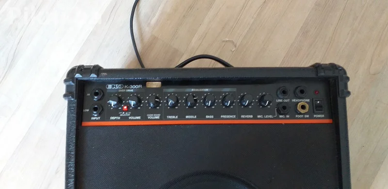 EKO K-300R Gitarsko/Instrumentalno Pojačalo - 180 KM!