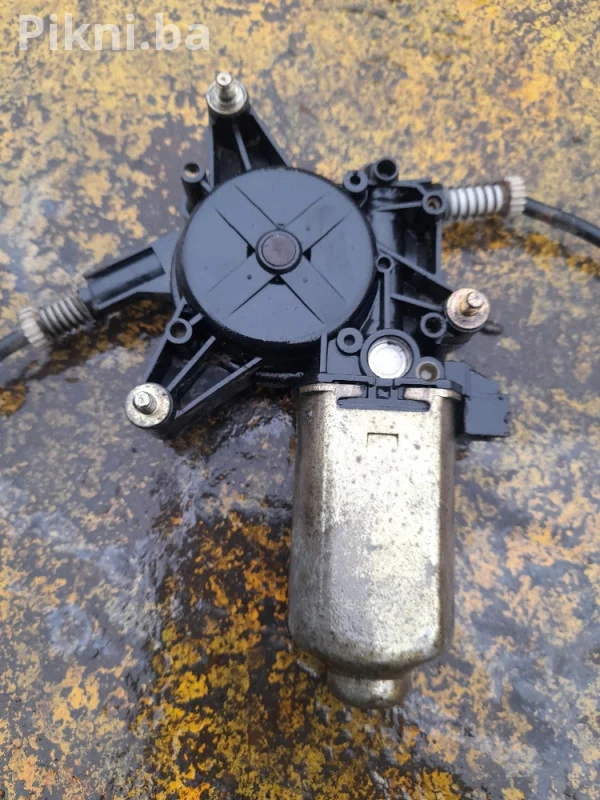 ISPRAVAN MOTOR I MEHANIZAM ZA PODIZANJE PROZORA