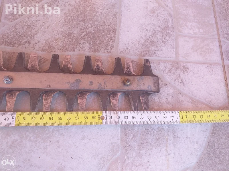 Profesionalni trimer STIHL HS80 za živu ogradu