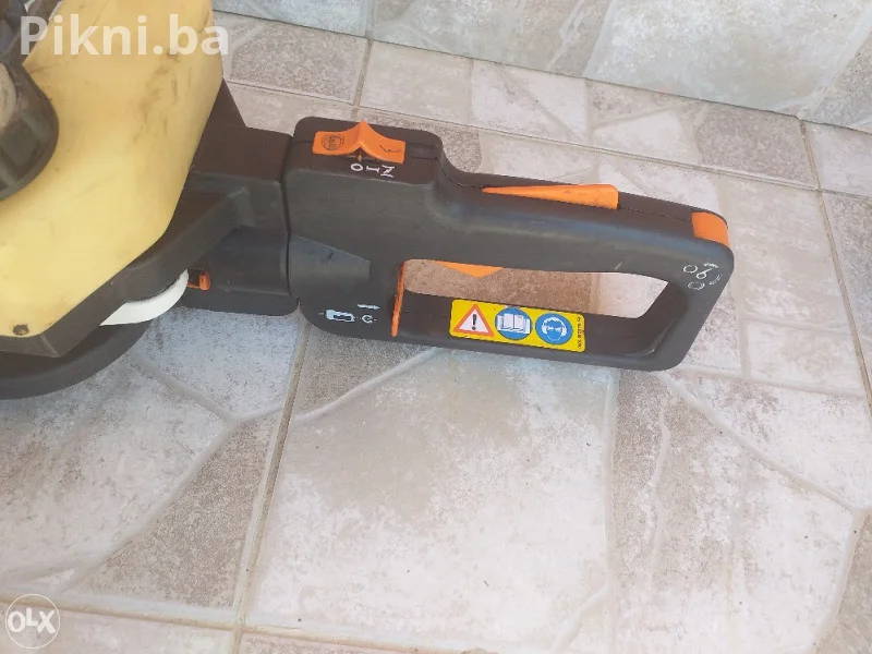 Profesionalni trimer STIHL HS80 za živu ogradu