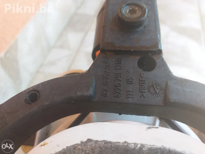 Profesionalni trimer STIHL HS80 za živu ogradu