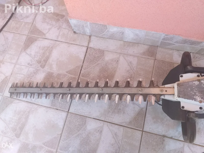 Profesionalni trimer STIHL HS80 za živu ogradu