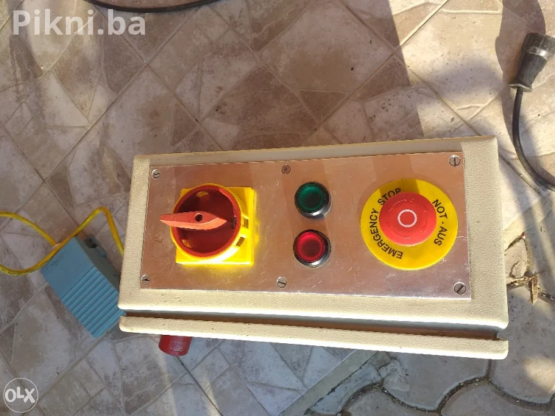 Elektro ormanic sa sklopkama i papucom kotaktor prekidac sklopka