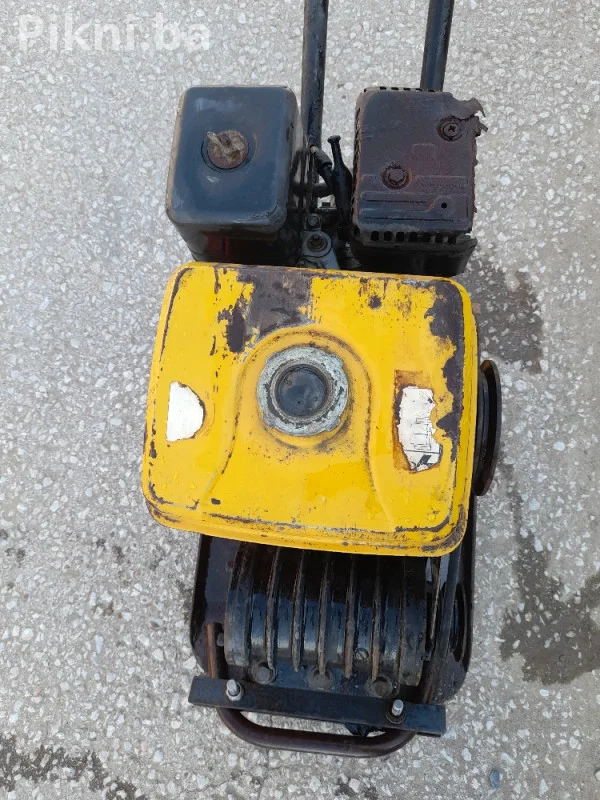 Vibro ploča 65kg žaba (Honda motor) Ispravna i spremna za rad