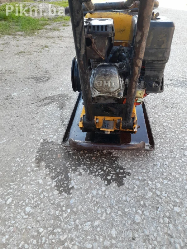 Vibro ploča 65kg žaba (Honda motor) Ispravna i spremna za rad