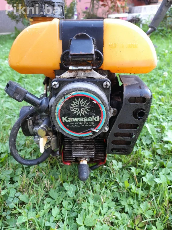 Trimer sa Kawasaki TD33HS motorom (Japan) - Profesionalni model