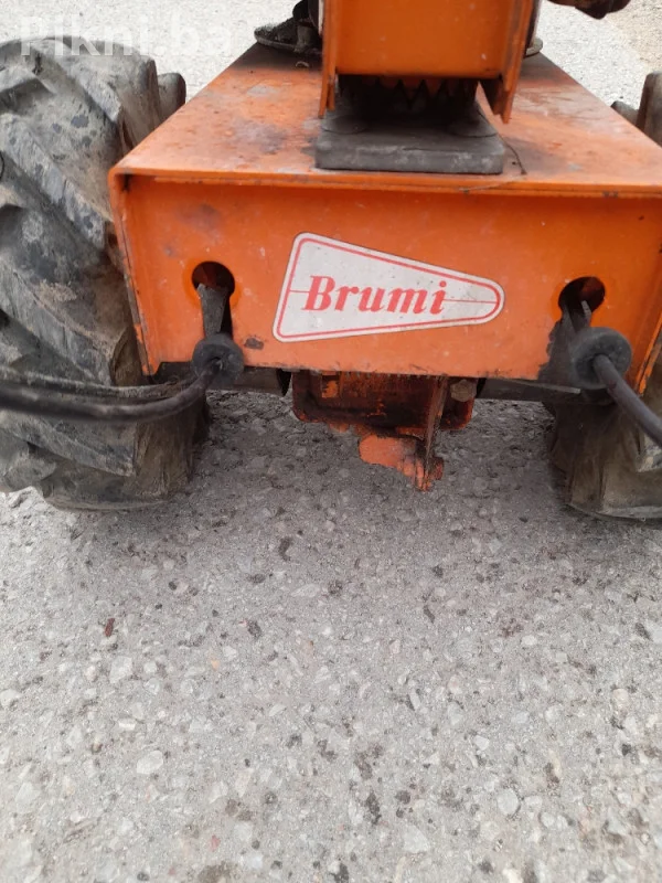 Motokultivator Brumi 4HP Motor u radnom stanju, 300 KM