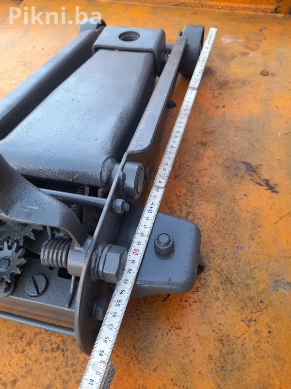 Prekidac sa elektronikom od profesionalne sporeta ima na sebi 2 lampice U super ispravnom stanju Mobilni telefon I viber 066230-139 CJENA BRZE DOSTAVE 8KM