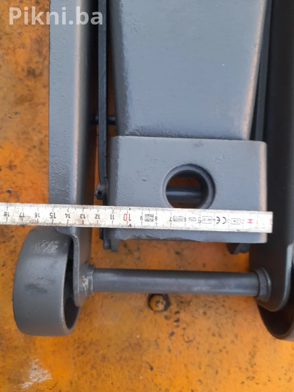Prekidac sa elektronikom od profesionalne sporeta ima na sebi 2 lampice U super ispravnom stanju Mobilni telefon I viber 066230-139 CJENA BRZE DOSTAVE 8KM