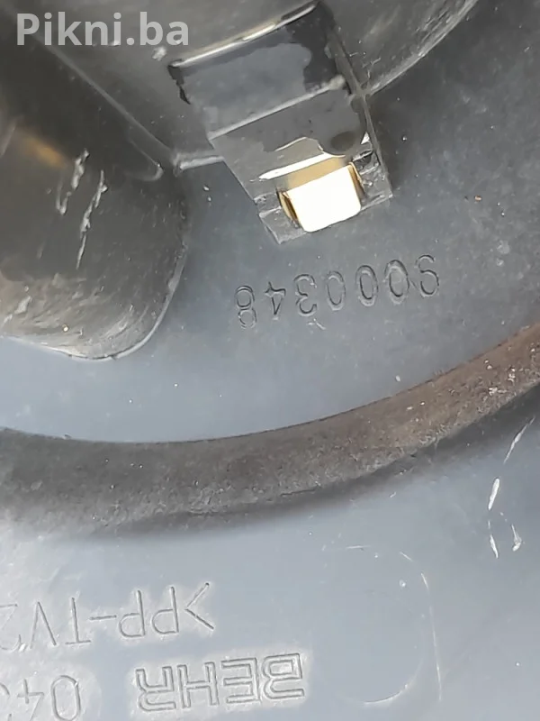 Prodajem ventilator kabine / puhalo za VW, Audi, Škodu (BOSCH 0 1