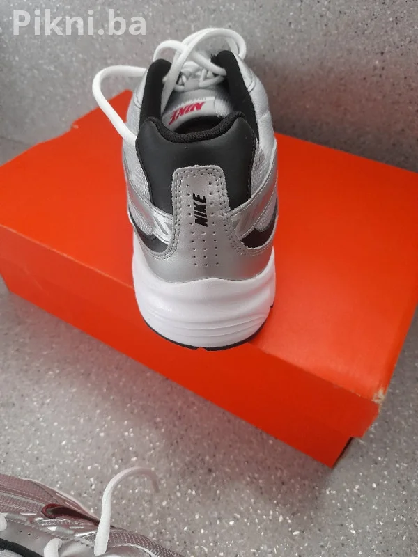 Nove Nike Initiator patike, broj 46, plaćene 110e - Hitno na prod