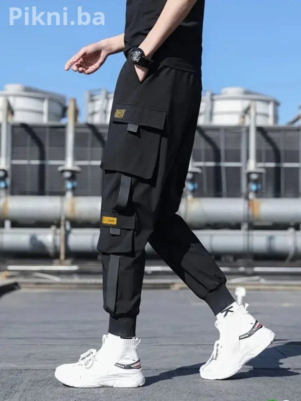 MODERNE CARGO PANTALONE - TEHNIKA DŽEPARICE (CRNE)