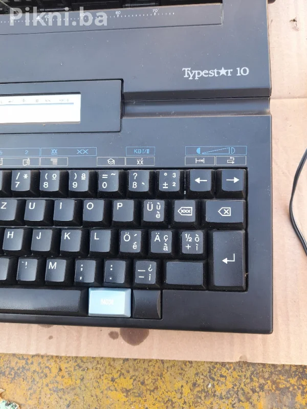 KOLEKCIONARSKI ! Canon Typestar 10 Elektronska mašina za pisanje