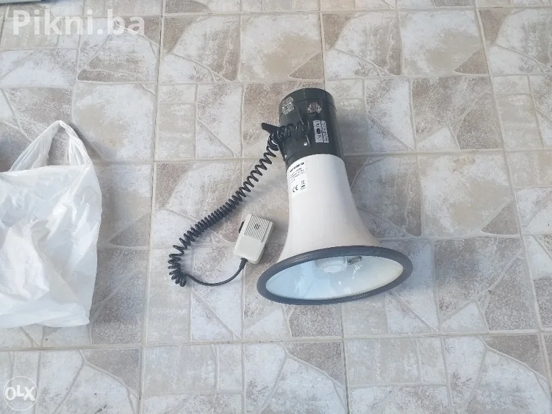 Megafon 45w SPEAKA 8x1,5v nove baterije