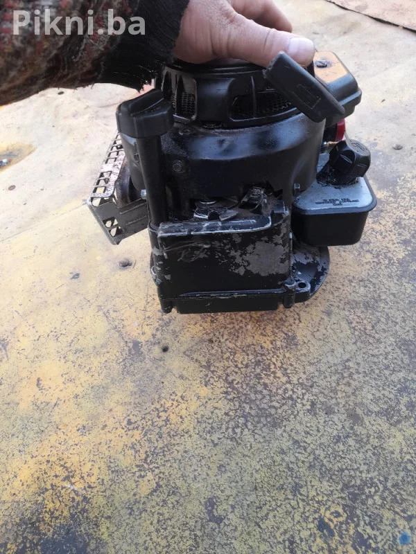 Briggs / Stratton Sprint 40 Motor za Kosilicu / 10A902 / ISPRAVAN