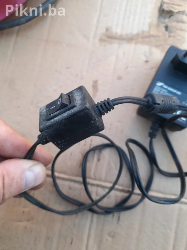 PRODAJEM: Adapter FSP Group 12V 1.5A sa Ugrađenim Prekidačem