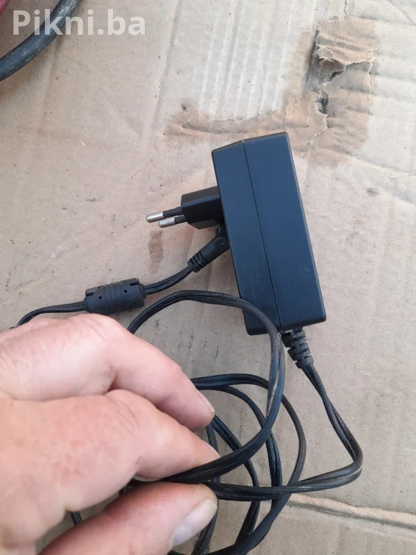 PRODAJEM: Adapter FSP Group 12V 1.5A sa Ugrađenim Prekidačem
