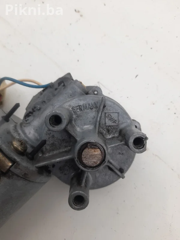 SWF Motor brisača 12V (Germany) - Oštećena osovina / Za reparacij