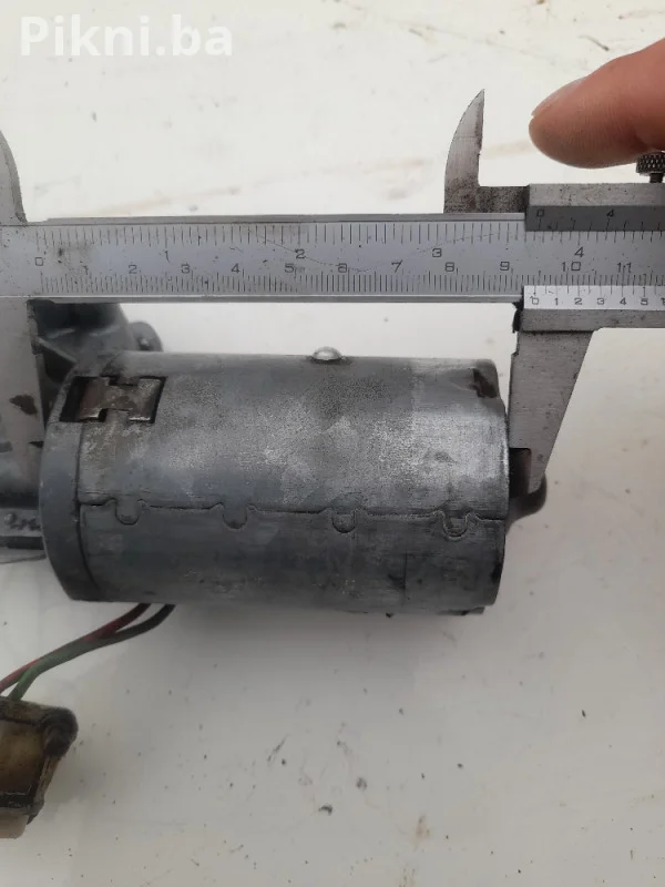 SWF Motor brisača 12V (Germany) - Oštećena osovina / Za reparacij