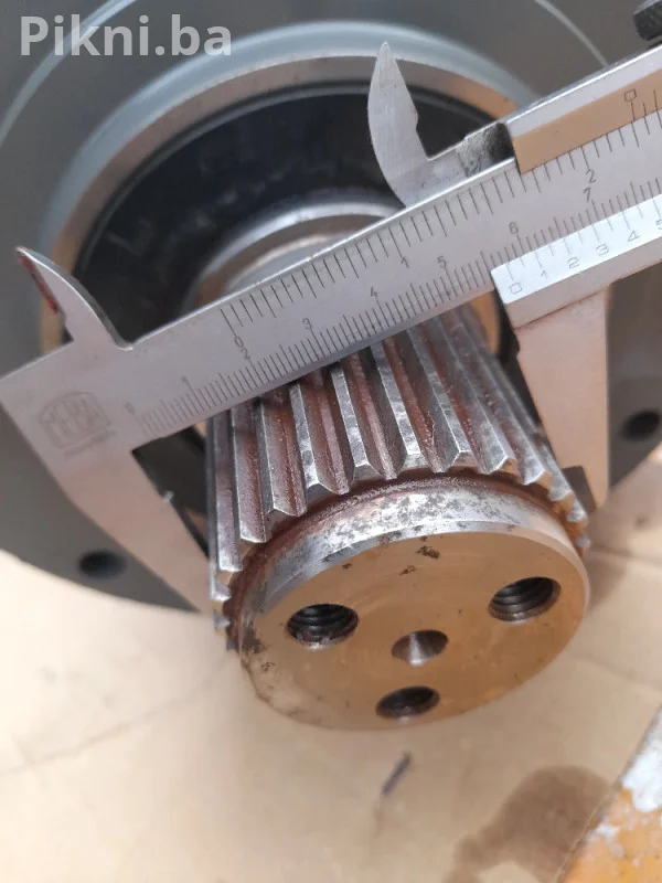 Hidromotor sa reduktorom BREVINI hidro motori bager buldozer skip