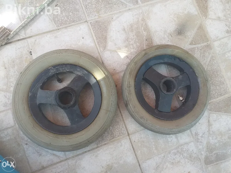 Gume sa felgama tockovi 260/165x60