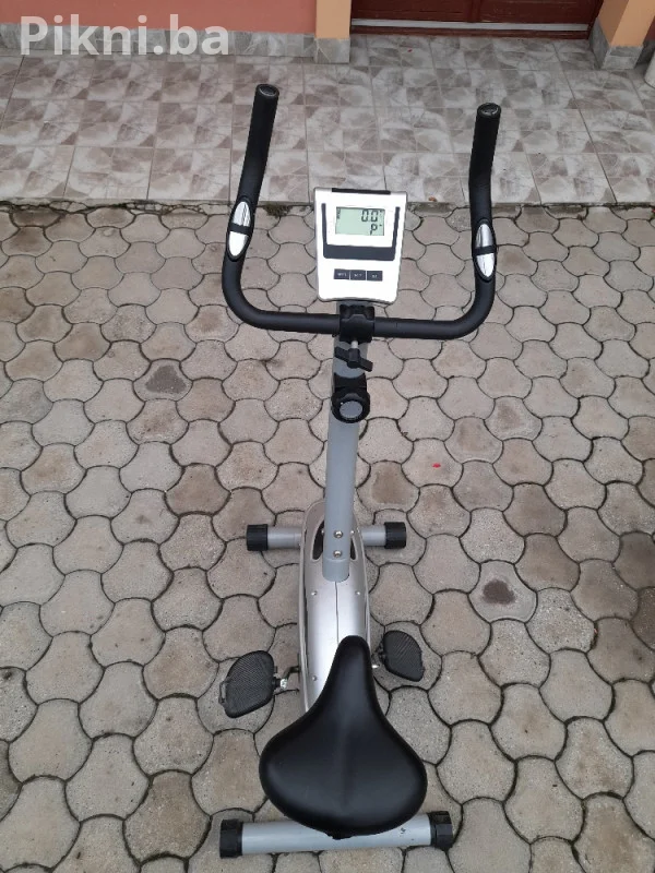 Sobno biciklo fitnes vežbanje bicikla