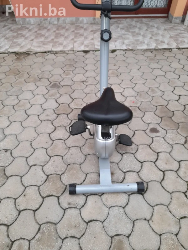 Sobno biciklo fitnes vežbanje bicikla