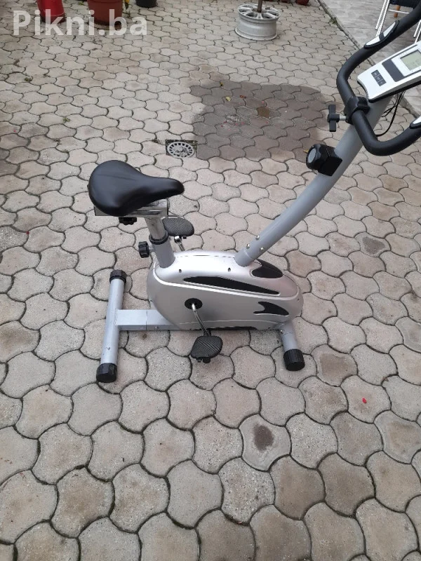 Sobno biciklo fitnes vežbanje bicikla