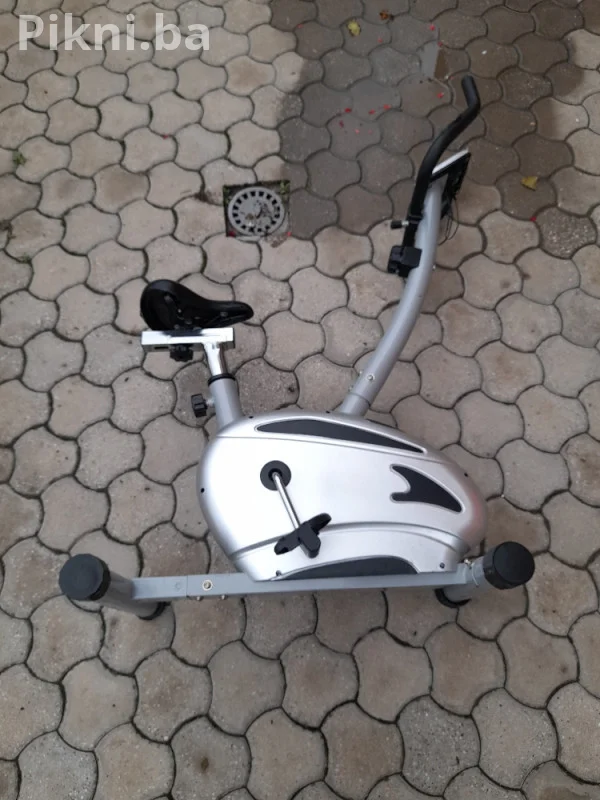 Sobno biciklo fitnes vežbanje bicikla