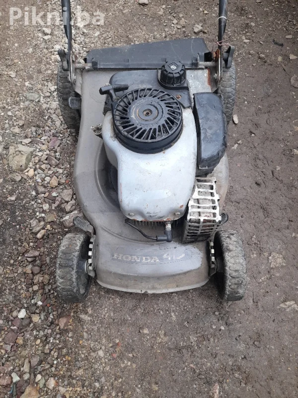 Poklopac korpe kosacice honda HRG 413 kosolice kosacica